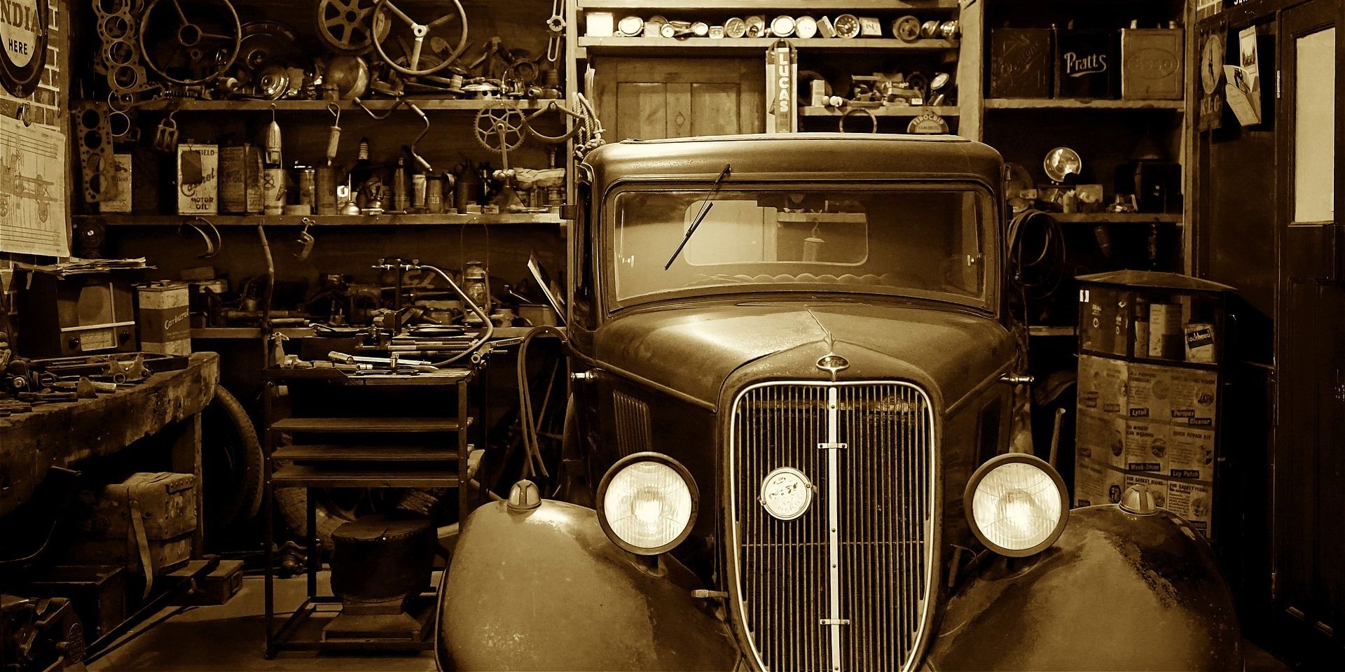 Erstellt eine zweite Vorlage für einen Online-Shop zum Thema Autoteile und Autos